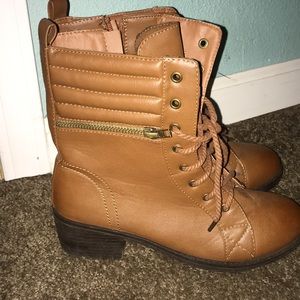 Brown combat boot
